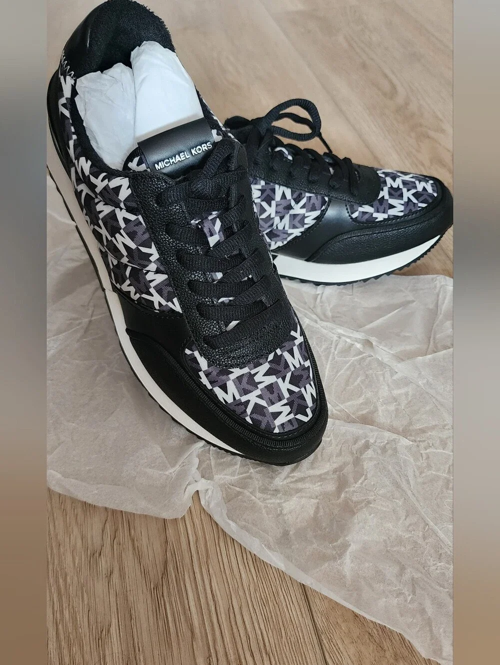 Michael Kors Andi Graphic Logo Trainers in a black combination size 8 New Unbox